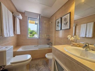 Ático en venta en La Dama de Noche-La Alzambra en Marbella