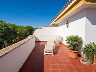 Ático en venta en La Dama de Noche-La Alzambra en Marbella