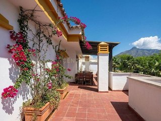 Ático en venta en La Dama de Noche-La Alzambra en Marbella