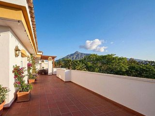 Ático en venta en La Dama de Noche-La Alzambra en Marbella