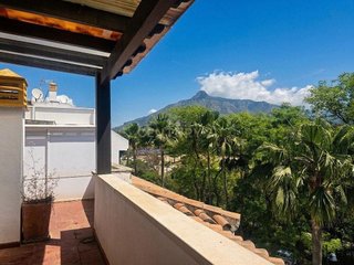 Ático en venta en La Dama de Noche-La Alzambra en Marbella