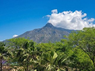 Ático en venta en La Dama de Noche-La Alzambra en Marbella