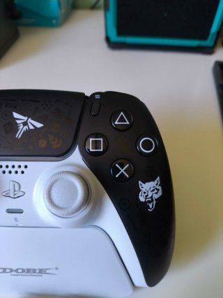 Mando PS5 The Last of Us (Antidrift)