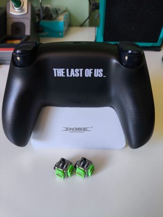 Mando PS5 The Last of Us (Antidrift)