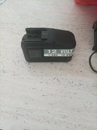 Estuche Linterna AEG con Batería y Cargador