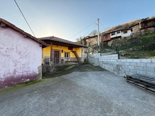 Casa en venta en Teverga