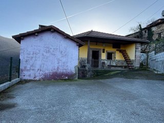 Casa en venta en Teverga