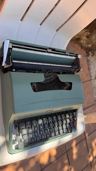 Máquina de escribir Olivetti Lettera 32 cn maletin