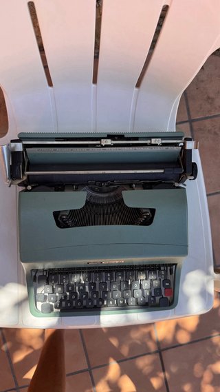 Máquina de escribir Olivetti Lettera 32 cn maletin