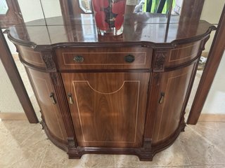 Recibidor de madera con espejo