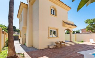 Chalet en alquiler en Costabella en Marbella