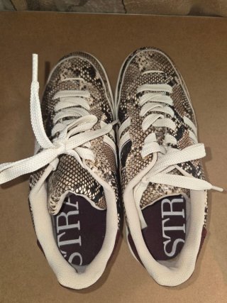Zapatos con estampado de serpiente