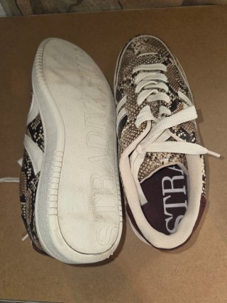 Zapatos con estampado de serpiente