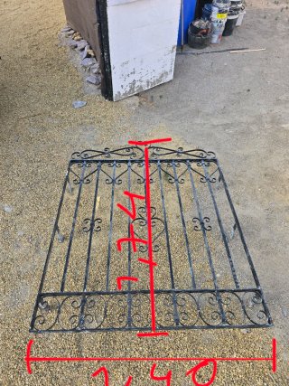 Reja de forja decorativa. Alto total 1.74