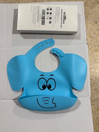 Babero elefante azul silicona
