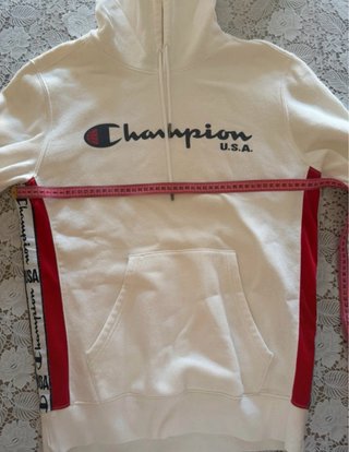 Sudadera Champion Beige con Detalles Rojos