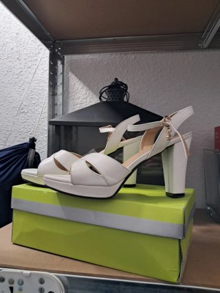 Sandalias blancas