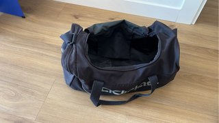 Bolsa deportiva Adidas azul. Buen estado.