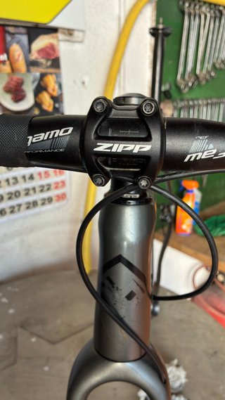 Cuadro Megamo West y manetas SRAM Rival AXS