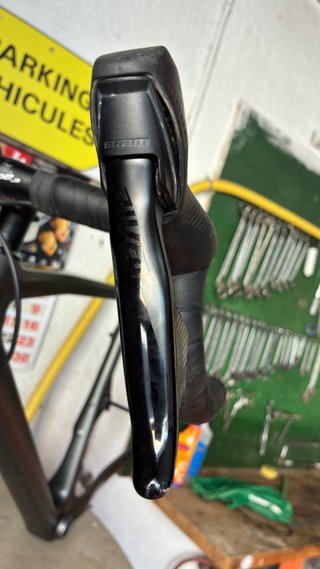 Cuadro Megamo West y manetas SRAM Rival AXS