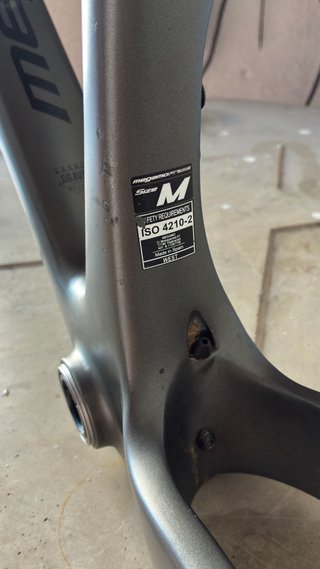 Cuadro Megamo West y manetas SRAM Rival AXS