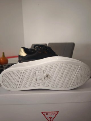 Zapatillas Guess Negras y Doradas Talla 37