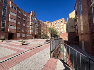 Garaje en venta en Castillejos en Madrid