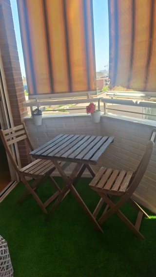 Mesa y 2 sillas de terraza madera