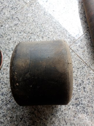 Neumático y silenciador kart