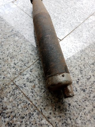 Neumático y silenciador kart