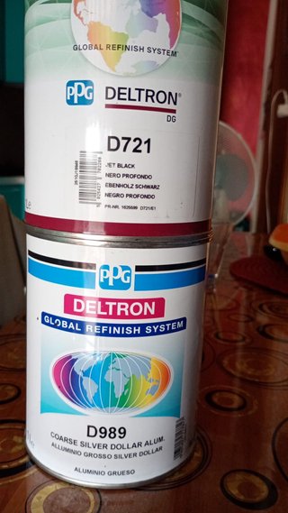 due latte di vernice per carrozzeria PPG Deltron