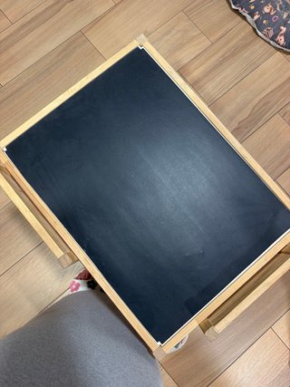 Mesa y 2 sillas infantiles de madera