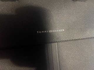 Maletín Tommy Hilfiger Negro 40x30x7cm