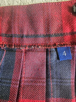 Falda de uniforme escolar a cuadros. Colegio Labor