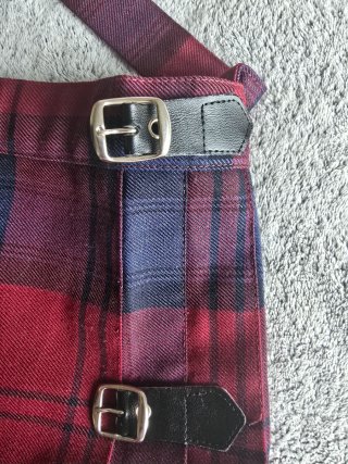 Falda de uniforme escolar a cuadros. Colegio Labor