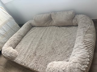 Cama perro grande anatómica beige