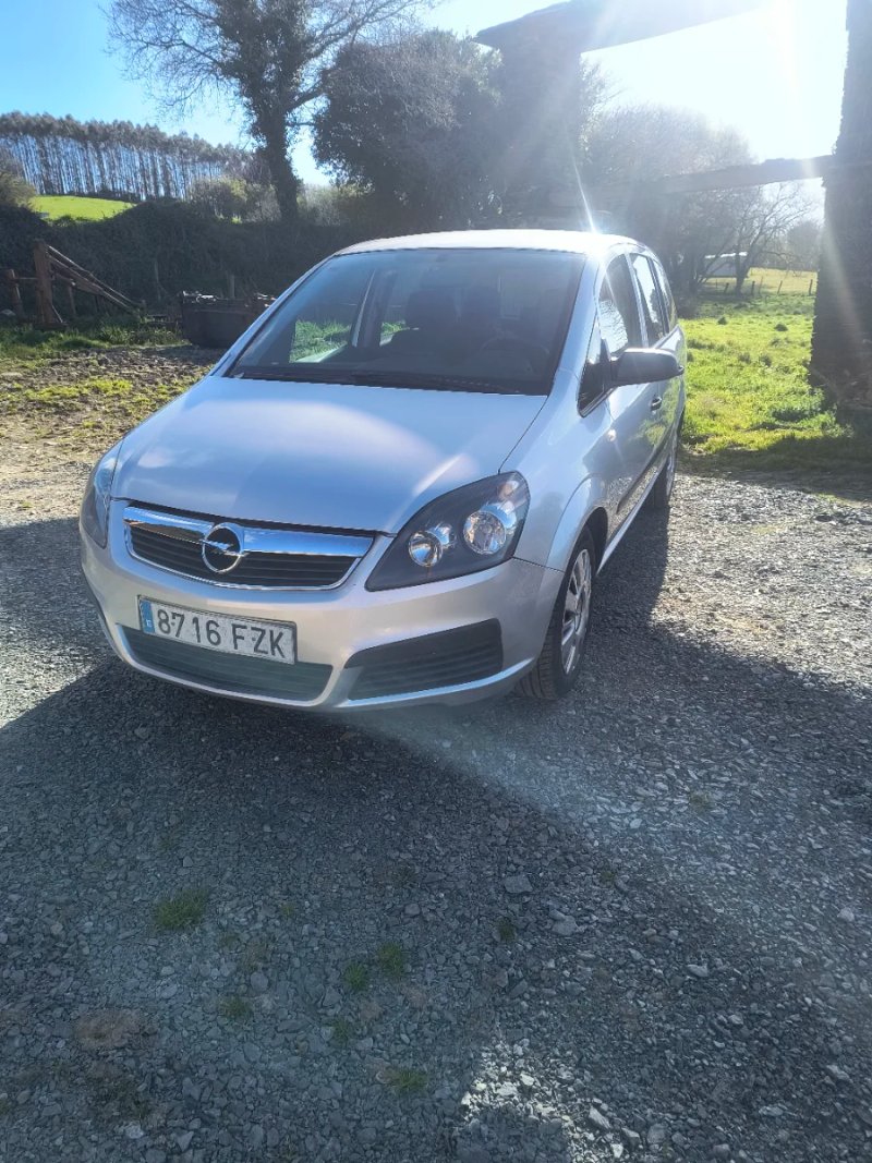 Opel Zafira 2008 - foto 1