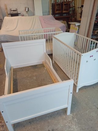 Cunas blancas de madera