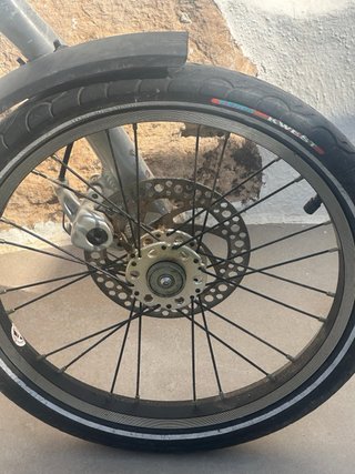 Bicicleta Strida plegable con correa