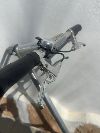 Bicicleta Strida plegable con correa