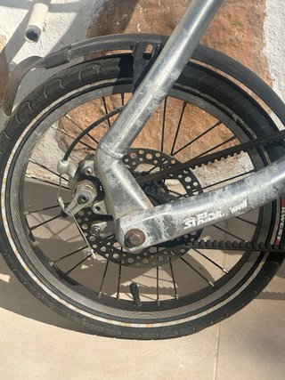 Bicicleta Strida plegable con correa