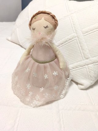 Sujeta puertas con forma de muñeca