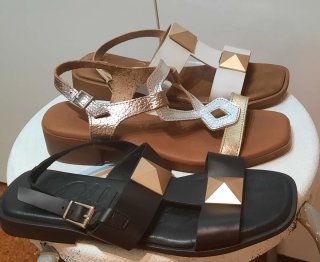 Sandalias Oh My Sandals Blancas y Doradas