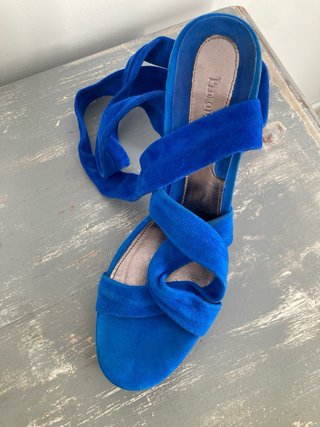 Sandalias Pedro del Hierro Tacon Azul y Dorado