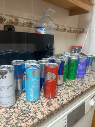 Lote de latas Red Bull