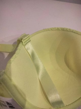 Sujetador amarillo con encaje