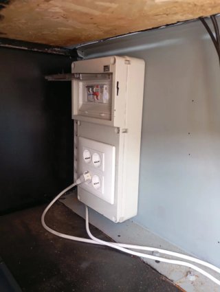 Remolque caja cerrado