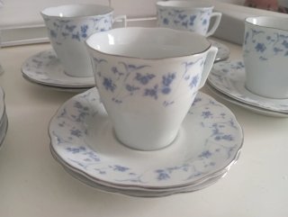 Vajilla porcelana azul y blanca