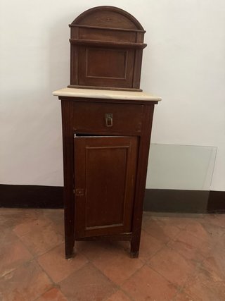 Mesilla cómoda antigua madera y mármol