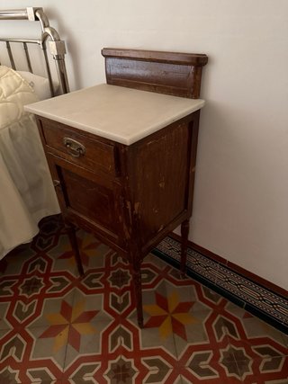 Mesilla cómoda antigua madera y mármol